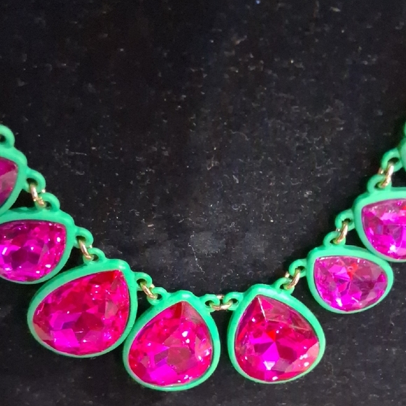 Taramanda Gold and Pink Teardrop Necklace Set . - Picture 4 of 15